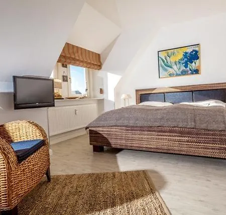 Haus Marina Pia Апартаменты Sylt